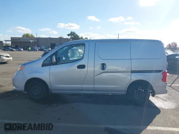 ✅ 2018 Nissan NV200 SV • VIN: 3N6CM0KN0JK700490 • Lot: 43640303. Wystawiony na IAAI z przebiegiem 136 740 mil. Bezpłatny archiwum sprzedaży aukcyjnych z USA i szczegółowy raport historii pojazdu na DreamBid. Zdjęcie 14.