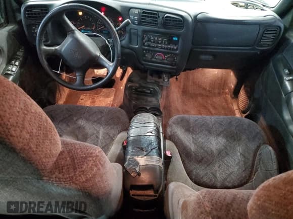 ✅ 2001 Chevrolet S-10 LS • VIN: 1GCDT13W51K256977 • Лот: 85390584. Опубликован ранее на Copart с пробегом 159 294 миль. Бесплатный доступ к архиву аукционных продаж из США и подробный отчёт об истории автомобиля на DreamBid. Изображение 8.