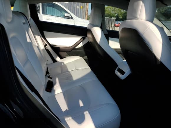 ✅ 2018 Tesla Model 3 Long Range Battery • VIN: 5YJ3E1EB1JF099266 • Lot: 69037565. Wystawiony na Copart z przebiegiem 86 759 mil. Bezpłatny archiwum sprzedaży aukcyjnych z USA i szczegółowy raport historii pojazdu na DreamBid. Zdjęcie 10.