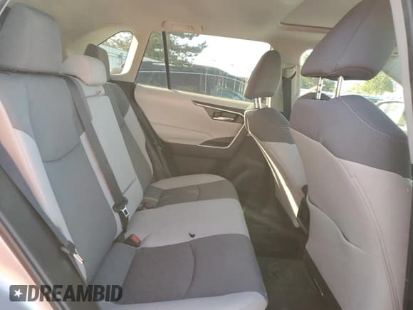 ✅ 2022 Toyota RAV4 Hybrid XLE • VIN: 2T3RWRFV5NW130758 • Лот: 86121585. Опубликован ранее на Copart с пробегом 42 517 миль. Бесплатный доступ к архиву аукционных продаж из США и подробный отчёт об истории автомобиля на DreamBid. Изображение 11.