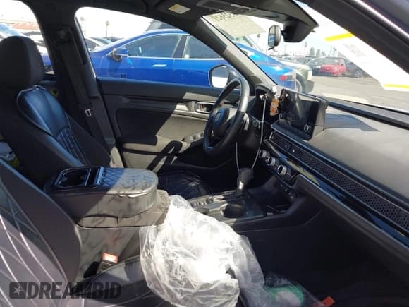 ✅ 2025 Honda Civic Sport • VIN: 2HGFE2F5XSH539221 • Lot: 43325621. Listed on IAAI with 11,878 mi. Free auction sales archive from the USA and detailed vehicle history report at DreamBid. Image 5.