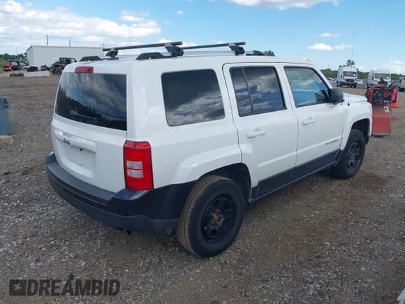 ✅ 2017 Jeep Patriot Latitude • VIN: 1C4NJRFB5HD210548 • Lot: 43096557. Listed on IAAI with 113,088 mi. Free auction sales archive from the USA and detailed vehicle history report at DreamBid. Image 4.