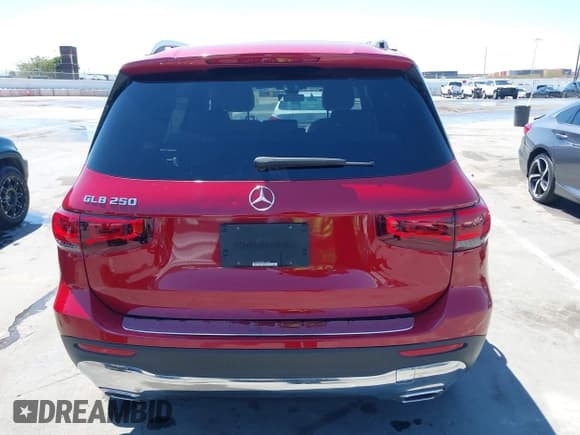 ✅ 2021 Mercedes-Benz GLB 250 • VIN: W1N4M4GB5MW146409 • Lot: 42997667. Listed on IAAI with 24,750 mi. Free auction sales archive from the USA and detailed vehicle history report at DreamBid. Image 16.
