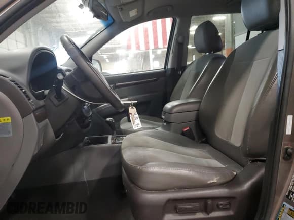 ✅ 2012 Hyundai Santa Fe SE • VIN: 5XYZH4AG2CG108198 • Lot: 76877024. Listed on Copart with 190,609 mi. Free auction sales archive from the USA and detailed vehicle history report at DreamBid. Image 7.