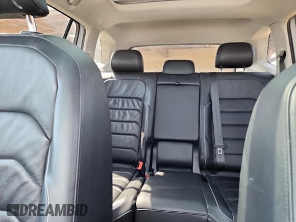 ✅ 2018 Volkswagen Tiguan SEL Premium • VIN: 3VV4B7AX2JM197334 • Lot: 69982405. Wystawiony na Copart z przebiegiem 94 256 mil. Bezpłatny archiwum sprzedaży aukcyjnych z USA i szczegółowy raport historii pojazdu na DreamBid. Zdjęcie 10.