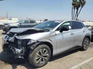 ✅ 2025 Lexus RZ 300e Premium • VIN: JTJABABB3SA007988 • Лот: 54241965. Опубликован ранее на Copart с пробегом 2 633 миль. Бесплатный доступ к архиву аукционных продаж из США и подробный отчёт об истории автомобиля на DreamBid. Изображение 1.