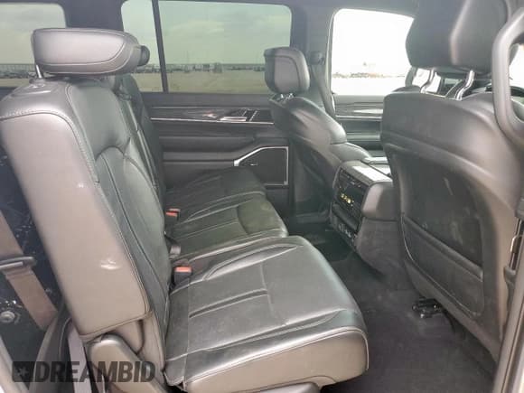 ✅ 2022 Jeep Wagoneer Series III • VIN: 1C4SJUDT4NS168124 • Lot: 59951125. Wystawiony na Copart z przebiegiem 30 097 mil. Bezpłatny archiwum sprzedaży aukcyjnych z USA i szczegółowy raport historii pojazdu na DreamBid. Zdjęcie 11.