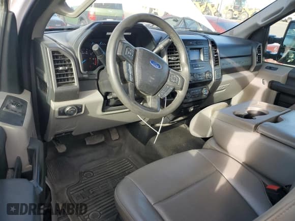 ✅ 2020 Ford F-250 XL • VIN: 1FTBF2A69LEE86028 • Lot: 84587465. Wystawiony na Copart z przebiegiem 71 745 mil. Bezpłatny archiwum sprzedaży aukcyjnych z USA i szczegółowy raport historii pojazdu na DreamBid. Zdjęcie 8.