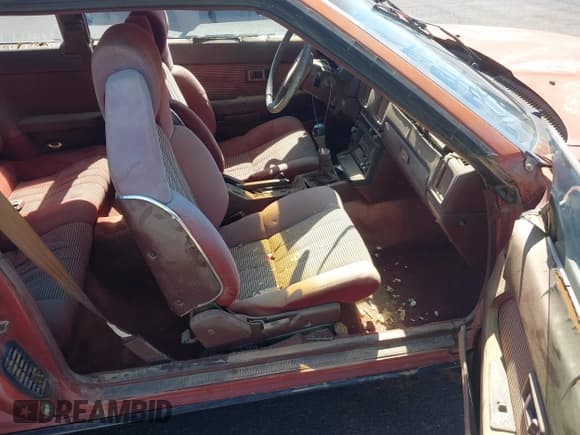 ✅ 1982 Toyota Supra • VIN: JT2MA67L8C0014811 • Lot: 42245433. Wystawiony na IAAI z przebiegiem 110 319 mil. Bezpłatny archiwum sprzedaży aukcyjnych z USA i szczegółowy raport historii pojazdu na DreamBid. Zdjęcie 5.