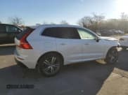 ✅ 2018 Volvo XC60 Momentum • VIN: LYV102RK0JB068923 • Lot: 90018685. Wystawiony na Copart z przebiegiem 67 853 mil. Bezpłatny archiwum sprzedaży aukcyjnych z USA i szczegółowy raport historii pojazdu na DreamBid. Zdjęcie 3.