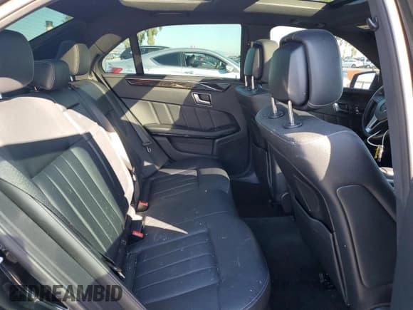 ✅ 2015 Mercedes-Benz E 400 • VIN: WDDHF6FB5FB153974 • Лот: 85420985. Опубликован ранее на Copart с пробегом 96 479 миль. Бесплатный доступ к архиву аукционных продаж из США и подробный отчёт об истории автомобиля на DreamBid. Изображение 10.