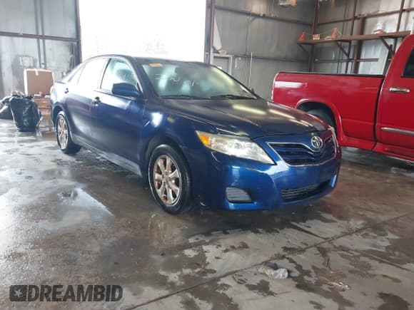 ✅ 2010 Toyota Camry LE • VIN: 4T1BF3EKXAU577336 • Lot: 43568053. Wystawiony na IAAI z przebiegiem 165 943 mil. Bezpłatny archiwum sprzedaży aukcyjnych z USA i szczegółowy raport historii pojazdu na DreamBid. Zdjęcie 1.