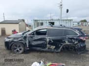 ✅ 2018 Toyota Highlander LE Plus • VIN: 5TDBZRFH2JS861971 • Lot: 43358842. Wystawiony na IAAI z przebiegiem 96 533 mil. Bezpłatny archiwum sprzedaży aukcyjnych z USA i szczegółowy raport historii pojazdu na DreamBid. Zdjęcie 15.