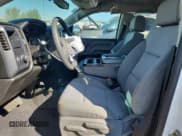 ✅ 2019 Chevrolet Silverado 1500 Custom • VIN: 2GCVKMEC9K1207228 • Лот: 84832215. Опубликован ранее на Copart с пробегом 125 874 миль. Бесплатный доступ к архиву аукционных продаж из США и подробный отчёт об истории автомобиля на DreamBid. Изображение 7.