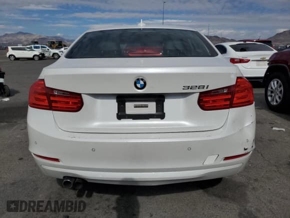 ✅ 2015 BMW 3 Series 328i • VIN: WBA3A5G57FNS87841 • Lot: 85920085. Wystawiony na Copart z przebiegiem 128 246 mil. Bezpłatny archiwum sprzedaży aukcyjnych z USA i szczegółowy raport historii pojazdu na DreamBid. Zdjęcie 6.