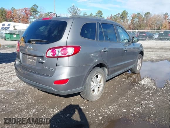 ✅ 2010 Hyundai Santa Fe GLS • VIN: 5NMSGDAB8AH372327 • Lot: 43668861. Listed on IAAI with 88,475 mi. Free auction sales archive from the USA and detailed vehicle history report at DreamBid. Image 4.