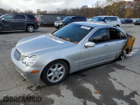 ✅ 2003 Mercedes-Benz C 240 • VIN: WDBRF61J43A470870 • Lot: 92164705. Wystawiony na Copart z przebiegiem Nie podano. Bezpłatny archiwum sprzedaży aukcyjnych z USA i szczegółowy raport historii pojazdu na DreamBid. Zdjęcie 1.
