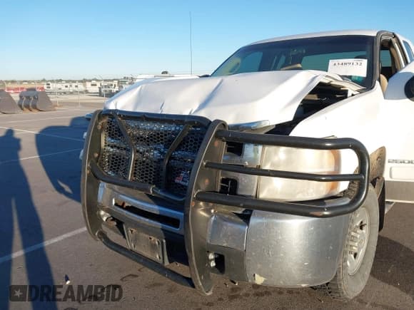 ✅ 2008 Chevrolet Silverado 2500HD Work Truck • VIN: 1GCHK29K68E146429 • Lot: 43489132. Wystawiony na IAAI z przebiegiem 248 399 mil. Bezpłatny archiwum sprzedaży aukcyjnych z USA i szczegółowy raport historii pojazdu na DreamBid. Zdjęcie 6.