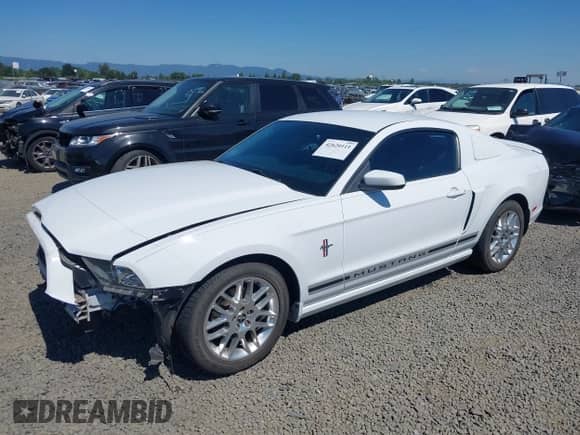 2014 Ford Mustang V6 with VIN 1ZVBP8AM2E5275588, listed as a IAAI auction lot 42620111 with 65,729 mi miles and . Bid and sale history available at DreamBid. Image 18.