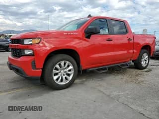 ✅ 2019 Chevrolet Silverado 1500 Custom • VIN: 3GCPWBEHXKG265000 • Лот: 81768805. Опубликован ранее на Copart с пробегом 75 185 миль. Бесплатный доступ к архиву аукционных продаж из США и подробный отчёт об истории автомобиля на DreamBid. Изображение 1.