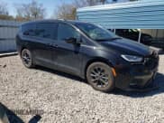 ✅ 2022 Chrysler Pacifica Touring • VIN: 2C4RC1FG7NR164867 • Lot: 47931925. Wystawiony na Copart z przebiegiem 21 542 mil. Bezpłatny archiwum sprzedaży aukcyjnych z USA i szczegółowy raport historii pojazdu na DreamBid. Zdjęcie 4.