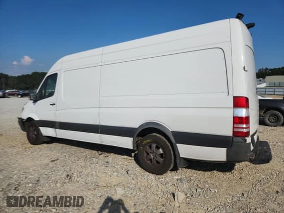 ✅ 2018 Mercedes-Benz Sprinter Cargo Worker • VIN: WD3PE8CD9JP613444 • Лот: 71262095. Опубликован ранее на Copart с пробегом 521 741 миль. Бесплатный доступ к архиву аукционных продаж из США и подробный отчёт об истории автомобиля на DreamBid. Изображение 2.
