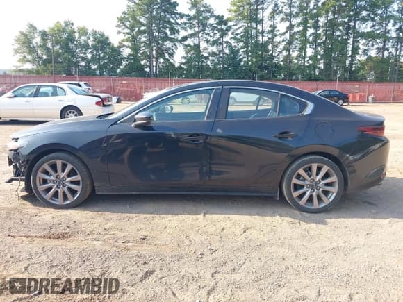 ✅ 2020 Mazda 3 Select • VIN: JM1BPACL2L1173579 • Lot: 42941628. Listed on IAAI with 67,976 mi. Free auction sales archive from the USA and detailed vehicle history report at DreamBid. Image 15.