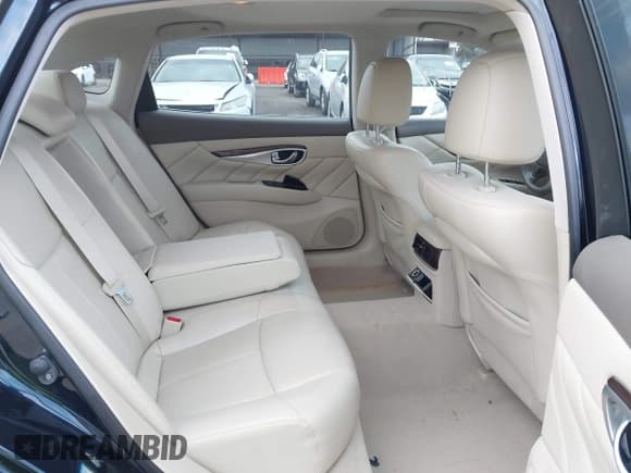 ✅ 2017 Infiniti Q70 3.7 • VIN: JN1BY1PR8HM210624 • Lot: 43777593. Listed on IAAI with 61,166 mi. Free auction sales archive from the USA and detailed vehicle history report at DreamBid. Image 8.