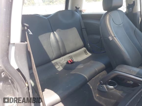 ✅ 2006 MINI Hardtop • VIN: WMWRC33516TJ78883 • Lot: 42955673. Listed on IAAI with 91,920 mi. Free auction sales archive from the USA and detailed vehicle history report at DreamBid. Image 8.