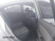 ✅ 2005 Mazda 3 i • VIN: JM1BK12F051287528 • Lot: 40715951. Wystawiony na IAAI z przebiegiem 224 958 mil. Bezpłatny archiwum sprzedaży aukcyjnych z USA i szczegółowy raport historii pojazdu na DreamBid. Zdjęcie 8.