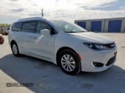 ✅ 2019 Chrysler Pacifica Touring L • VIN: 2C4RC1BG0KR522716 • Lot: 85366965. Wystawiony na Copart z przebiegiem 60 646 mil. Bezpłatny archiwum sprzedaży aukcyjnych z USA i szczegółowy raport historii pojazdu na DreamBid. Zdjęcie 4.