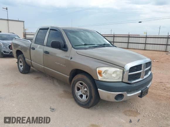 2007 Dodge 1500 ST z VIN 1D7HA18K07J583823, wystawiony jako IAAI lot #42860126 z przebiegiem 188 250 mil mil oraz . Historia ofert i sprzedaży dostępna na DreamBid. Obrazek 1.