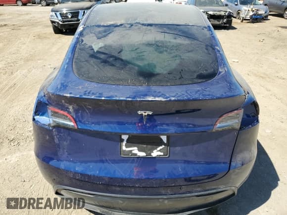✅ 2024 Tesla Model Y • VIN: 7SAYGDED2RF105318 • Lot: 68761365. Wystawiony na Copart z przebiegiem 11 646 mil. Bezpłatny archiwum sprzedaży aukcyjnych z USA i szczegółowy raport historii pojazdu na DreamBid. Zdjęcie 6.