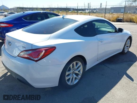 ✅ 2014 Hyundai Genesis Coupe R-Spec • VIN: KMHHT6KD4EU115726 • Lot: 41809019. Wystawiony na IAAI z przebiegiem 67 322 mil. Bezpłatny archiwum sprzedaży aukcyjnych z USA i szczegółowy raport historii pojazdu na DreamBid. Zdjęcie 4.