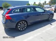 ✅ 2015 Volvo V60 T5 Drive-E Premier • VIN: YV140MEKXF1252046 • Lot: 42254682. Wystawiony na IAAI z przebiegiem 90 666 mil. Bezpłatny archiwum sprzedaży aukcyjnych z USA i szczegółowy raport historii pojazdu na DreamBid. Zdjęcie 4.