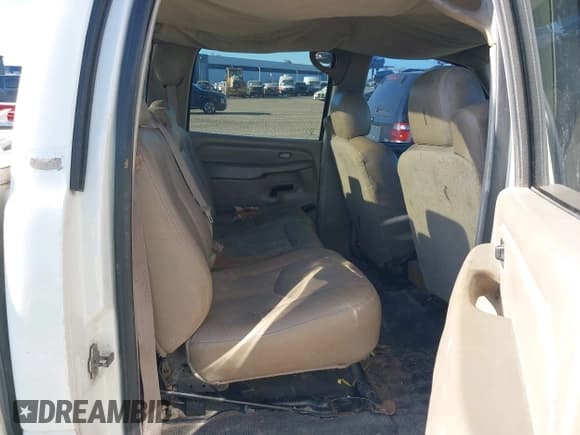 ✅ 2005 Chevrolet Silverado 2500HD LT • VIN: 1GCHC23UX5F811703 • Lot: 43603568. Wystawiony na IAAI z przebiegiem 254 895 mil. Bezpłatny archiwum sprzedaży aukcyjnych z USA i szczegółowy raport historii pojazdu na DreamBid. Zdjęcie 8.