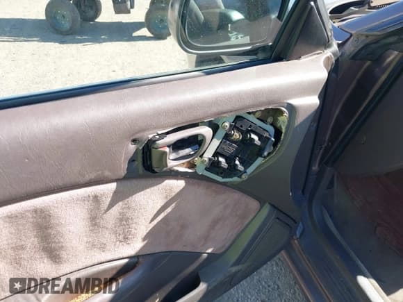 ✅ 1996 Subaru Legacy L • VIN: 4S3BK4352T7931614 • Lot: 43393950. Listed on IAAI with 223,906 mi. Free auction sales archive from the USA and detailed vehicle history report at DreamBid. Image 15.