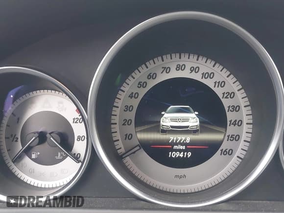 ✅ 2013 Mercedes-Benz C 300 Sport • VIN: WDDGF8AB8DG083241 • Lot: 42333079. Wystawiony na IAAI z przebiegiem 109 419 mil. Bezpłatny archiwum sprzedaży aukcyjnych z USA i szczegółowy raport historii pojazdu na DreamBid. Zdjęcie 7.