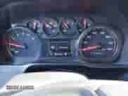 2019 Chevrolet Silverado 1500 Custom Trail Boss z VIN 3GCPYCEH7KG121386, wystawiony jako IAAI lot #41357405 z przebiegiem 100 355 mil mil oraz . Historia ofert i sprzedaży dostępna na DreamBid. Obrazek 7.