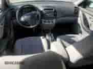 2010 Hyundai Elantra GLS z VIN KMHDU4AD2AU876900, wystawiony jako Copart lot #55133835 z przebiegiem 110 255 mil mil oraz Szkoda całkowita • Salvage title. Historia ofert i sprzedaży dostępna na DreamBid. Obrazek 8.