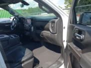 ✅ 2019 Chevrolet Silverado 1500 LT • VIN: 3GCPWCED6KG187883 • Lot: 43069333. Wystawiony na IAAI z przebiegiem 117 948 mil. Bezpłatny archiwum sprzedaży aukcyjnych z USA i szczegółowy raport historii pojazdu na DreamBid. Zdjęcie 5.