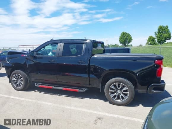 ✅ 2021 Chevrolet Silverado 1500 RST • VIN: 3GCUYEEDXMG255551 • Lot: 42189298. Wystawiony na IAAI z przebiegiem 47 515 mil. Bezpłatny archiwum sprzedaży aukcyjnych z USA i szczegółowy raport historii pojazdu na DreamBid. Zdjęcie 14.