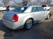 ✅ 2006 Chrysler 300 Touring • VIN: 2C3KA53G16H401903 • Lot: 43706640. Wystawiony na IAAI z przebiegiem 130 068 mil. Bezpłatny archiwum sprzedaży aukcyjnych z USA i szczegółowy raport historii pojazdu na DreamBid. Zdjęcie 4.