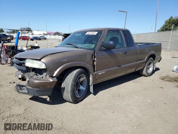 ✅ 2003 Chevrolet S-10 LS • VIN: 1GCCS19X038106564 • Лот: 46473045. Опубликован ранее на Copart с пробегом 159 955 миль. Бесплатный доступ к архиву аукционных продаж из США и подробный отчёт об истории автомобиля на DreamBid. Изображение 1.