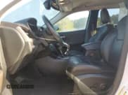 ✅ 2018 Jeep Cherokee Limited • VIN: 1C4PJLDB3JD565930 • Lot: 81295825. Wystawiony na Copart z przebiegiem 64 549 mil. Bezpłatny archiwum sprzedaży aukcyjnych z USA i szczegółowy raport historii pojazdu na DreamBid. Zdjęcie 7.