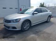 ✅ 2017 Volkswagen Passat S • VIN: 1VWAT7A31HC041967 • Lot: 43110618. Wystawiony na IAAI z przebiegiem 105 953 mil. Bezpłatny archiwum sprzedaży aukcyjnych z USA i szczegółowy raport historii pojazdu na DreamBid. Zdjęcie 18.