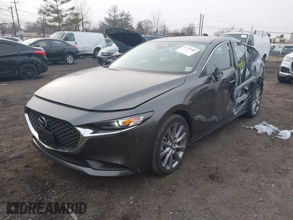✅ 2023 Mazda 3 S Select • VIN: 3MZBPABM2PM354066 • Lot: 41339983. Wystawiony na IAAI z przebiegiem 13 536 mil. Bezpłatny archiwum sprzedaży aukcyjnych z USA i szczegółowy raport historii pojazdu na DreamBid. Zdjęcie 17.