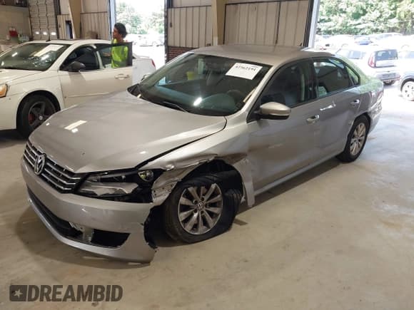 ✅ 2012 Volkswagen Passat S • VIN: 1VWAP7A30CC079865 • Lot: 42562191. Wystawiony na IAAI z przebiegiem 122 289 mil. Bezpłatny archiwum sprzedaży aukcyjnych z USA i szczegółowy raport historii pojazdu na DreamBid. Zdjęcie 2.