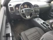 ✅ 2014 Dodge Challenger SXT • VIN: 2C3CDYAG3EH195305 • Lot: 70958424. Wystawiony na Copart z przebiegiem 145 921 mil. Bezpłatny archiwum sprzedaży aukcyjnych z USA i szczegółowy raport historii pojazdu na DreamBid. Zdjęcie 8.