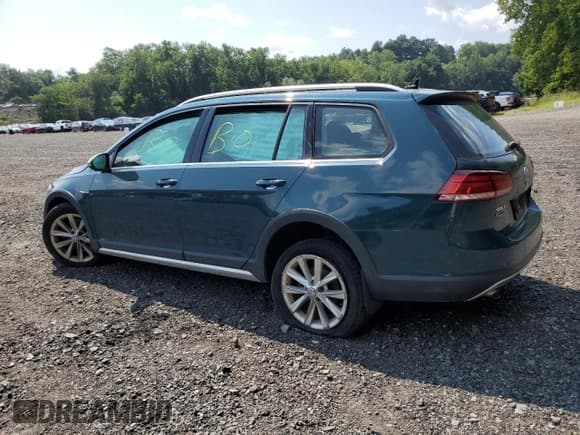 ✅ 2019 Volkswagen Golf S • VIN: 3VWM17AU7KM520797 • Лот: 64802045. Опубликован ранее на Copart с пробегом 48 848 миль. Бесплатный доступ к архиву аукционных продаж из США и подробный отчёт об истории автомобиля на DreamBid. Изображение 2.